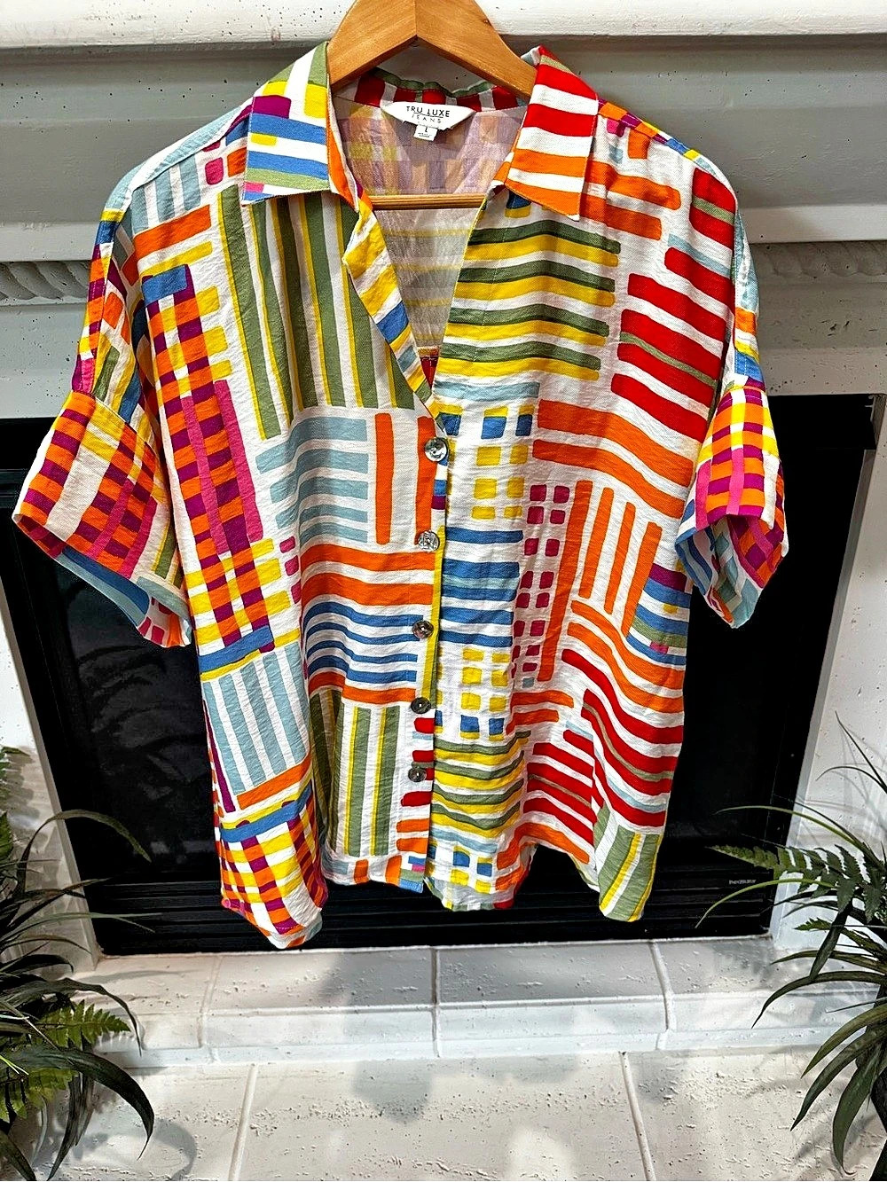 Tru Luxe Jeans Multicolor Geometric Button Down Shirt